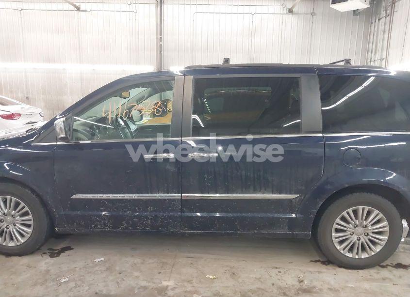 Photo 15 of 2016 Chrysler Town & COUNTRY TOURING-L ANNIVERSARY EDITION (VIN 2C4RC1CG3GR190583)