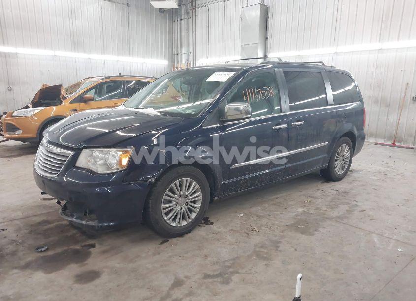 Photo 2 of 2016 Chrysler Town & COUNTRY TOURING-L ANNIVERSARY EDITION (VIN 2C4RC1CG3GR190583)