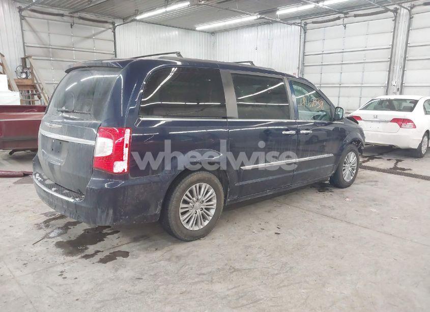 Photo 4 of 2016 Chrysler Town & COUNTRY TOURING-L ANNIVERSARY EDITION (VIN 2C4RC1CG3GR190583)