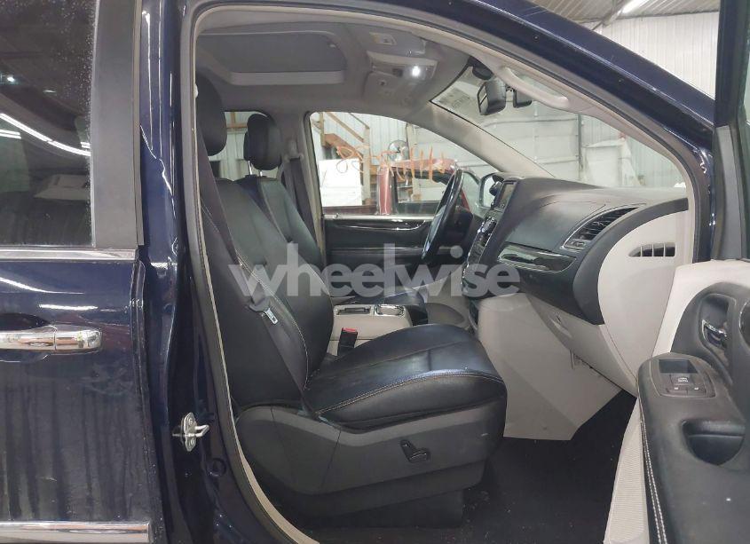 Photo 5 of 2016 Chrysler Town & COUNTRY TOURING-L ANNIVERSARY EDITION (VIN 2C4RC1CG3GR190583)