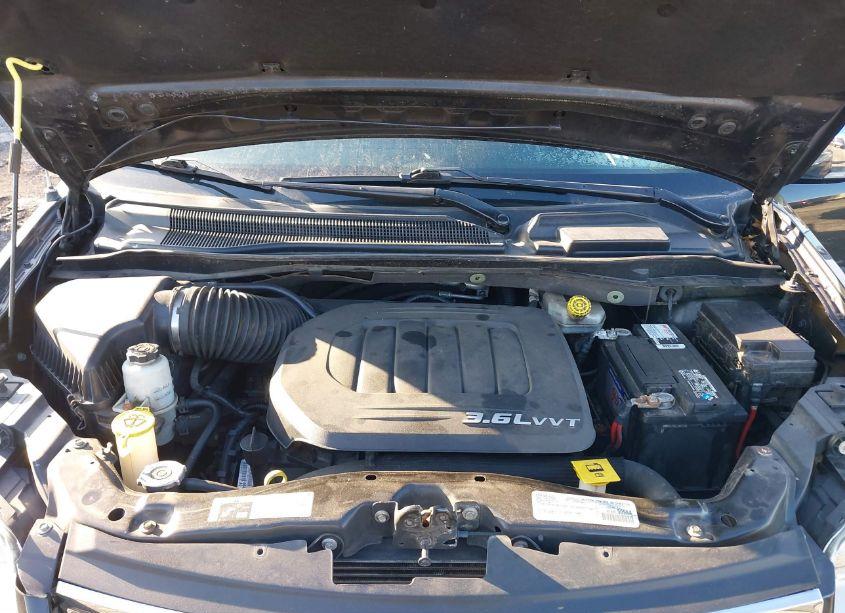 Photo 10 of 2016 Chrysler Town & COUNTRY TOURING-L ANNIVERSARY EDITION (VIN 2C4RC1CG3GR222450)