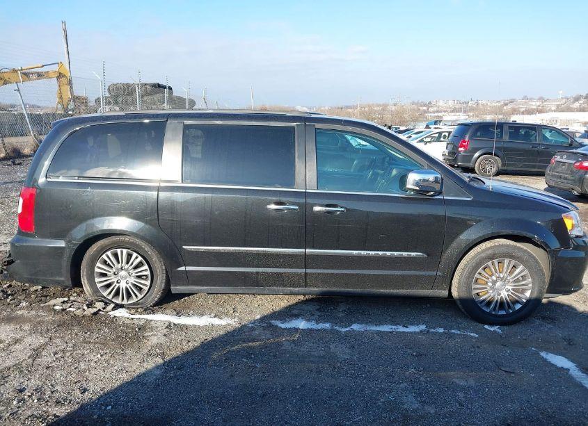 Photo 12 of 2016 Chrysler Town & COUNTRY TOURING-L ANNIVERSARY EDITION (VIN 2C4RC1CG3GR222450)