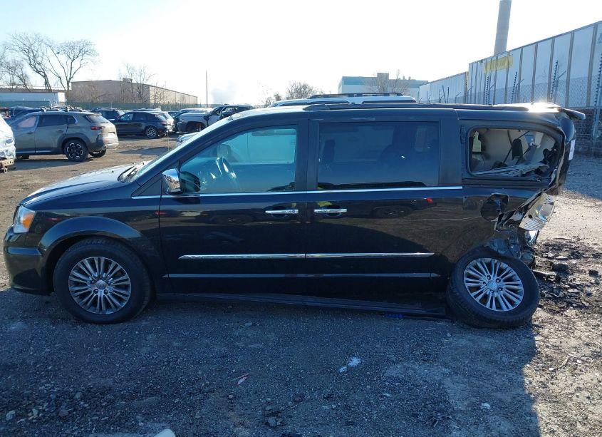 Photo 13 of 2016 Chrysler Town & COUNTRY TOURING-L ANNIVERSARY EDITION (VIN 2C4RC1CG3GR222450)