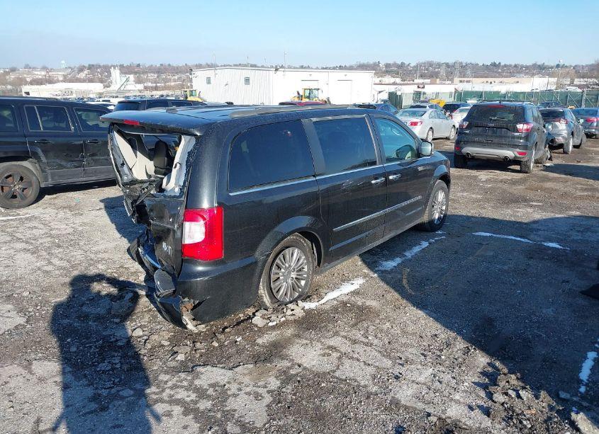 Photo 4 of 2016 Chrysler Town & COUNTRY TOURING-L ANNIVERSARY EDITION (VIN 2C4RC1CG3GR222450)