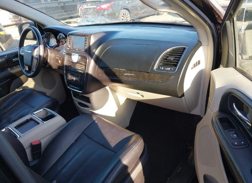 Photo 5 of 2016 Chrysler Town & COUNTRY TOURING-L ANNIVERSARY EDITION (VIN 2C4RC1CG3GR222450)