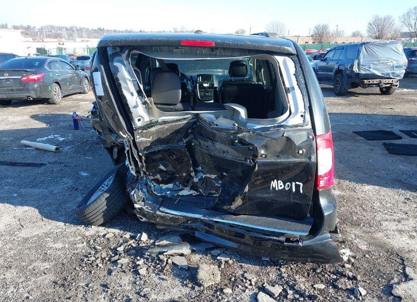 Photo 6 of 2016 Chrysler Town & COUNTRY TOURING-L ANNIVERSARY EDITION (VIN 2C4RC1CG3GR222450)