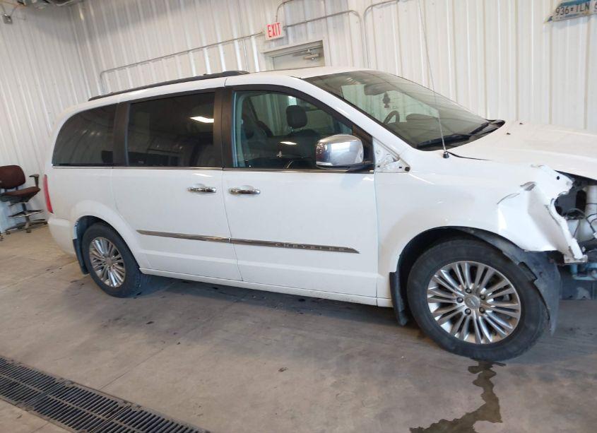 Photo 14 of 2016 Chrysler Town & COUNTRY TOURING-L ANNIVERSARY EDITION (VIN 2C4RC1CG3GR269400)