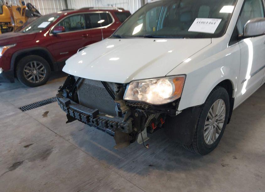 Photo 6 of 2016 Chrysler Town & COUNTRY TOURING-L ANNIVERSARY EDITION (VIN 2C4RC1CG3GR269400)