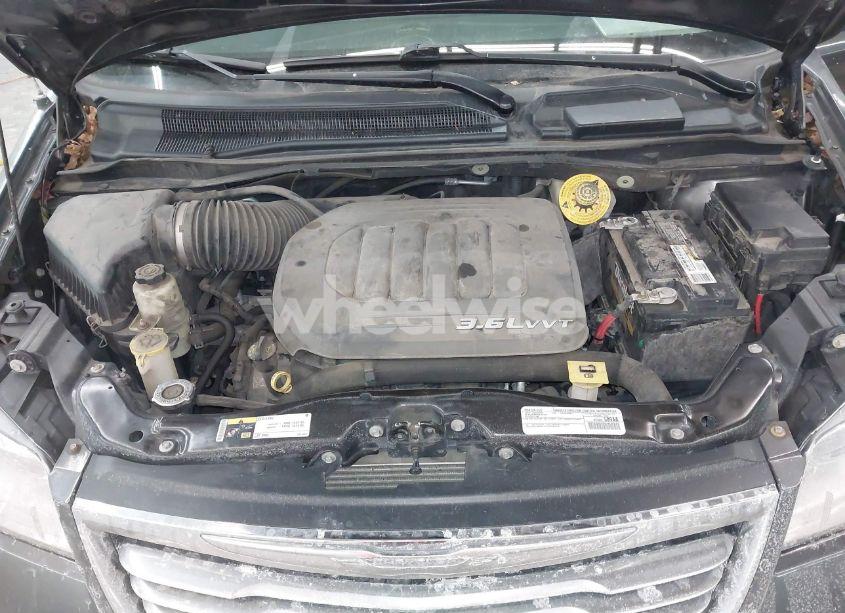 Photo 10 of 2016 Chrysler Town & COUNTRY TOURING-L (VIN 2C4RC1CG3GR302329)