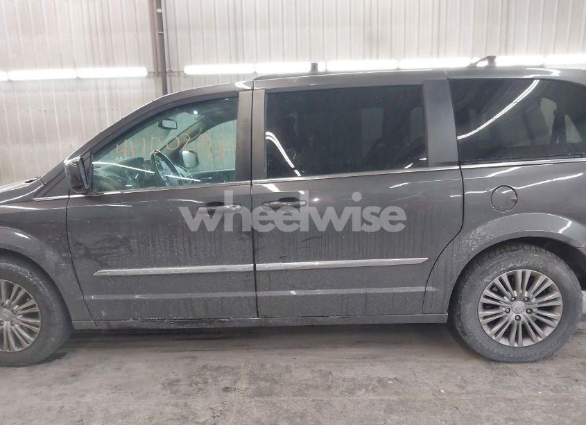 Photo 14 of 2016 Chrysler Town & COUNTRY TOURING-L (VIN 2C4RC1CG3GR302329)