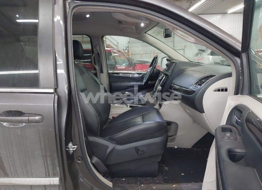 Photo 5 of 2016 Chrysler Town & COUNTRY TOURING-L (VIN 2C4RC1CG3GR302329)