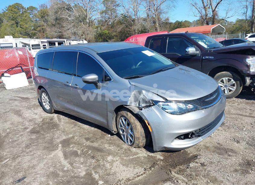 2017 Chrysler Pacifica LX (VIN 2C4RC1CG3HR509997) main photo