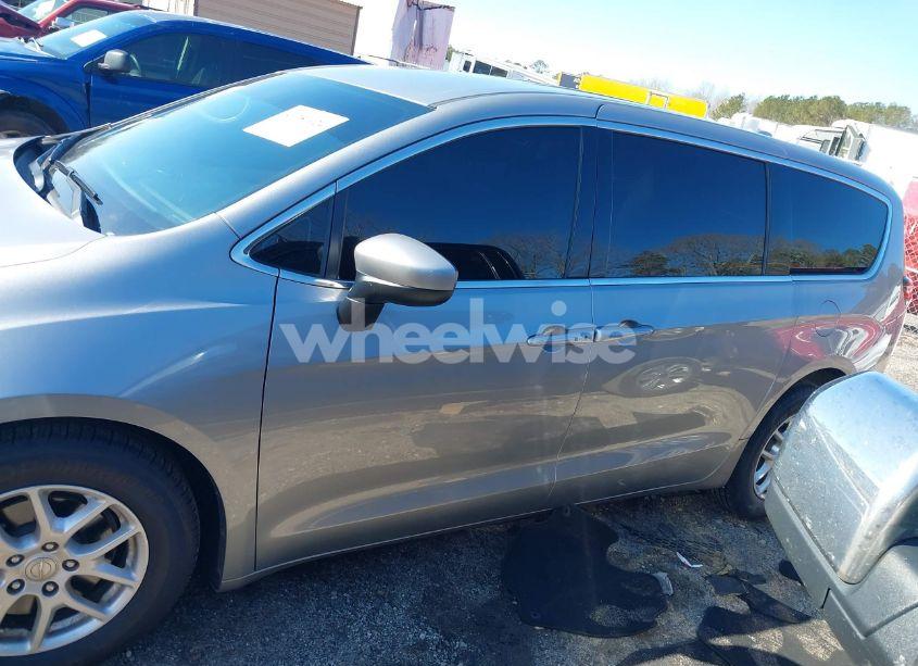 Photo 14 of 2017 Chrysler Pacifica LX (VIN 2C4RC1CG3HR509997)