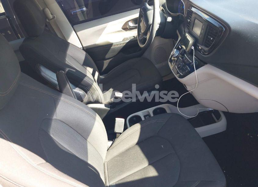 Photo 5 of 2017 Chrysler Pacifica LX (VIN 2C4RC1CG3HR509997)