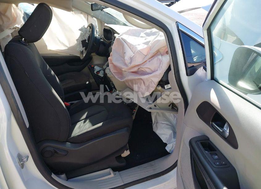 Photo 5 of 2022 Chrysler Voyager LX (VIN 2C4RC1CG3NR160139)