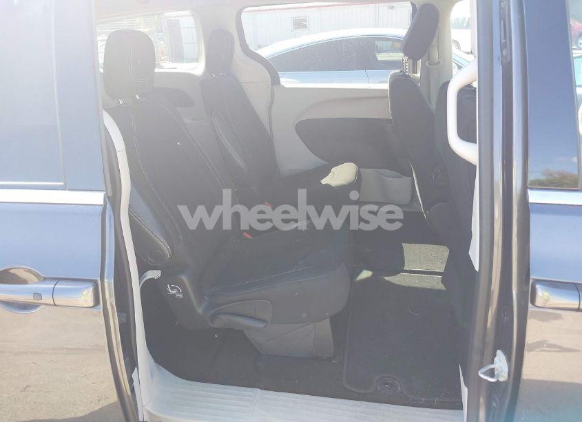 Photo 8 of 2022 Chrysler Voyager LX (VIN 2C4RC1CG3NR166460)