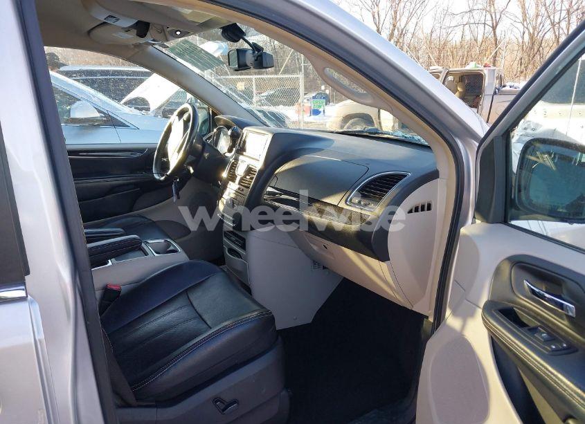 Photo 5 of 2012 Chrysler Town & COUNTRY TOURING-L (VIN 2C4RC1CG4CR125509)