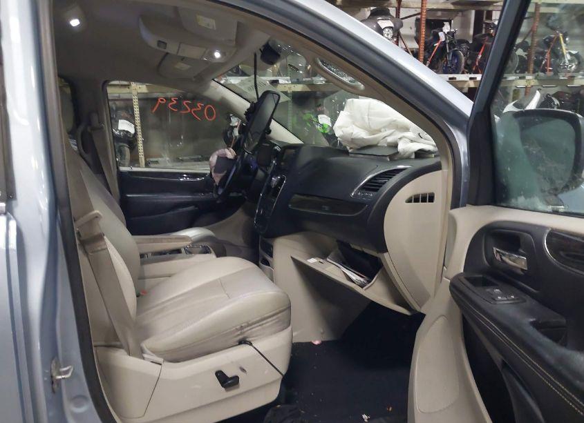 Photo 5 of 2012 Chrysler Town & COUNTRY TOURING-L (VIN 2C4RC1CG4CR303239)