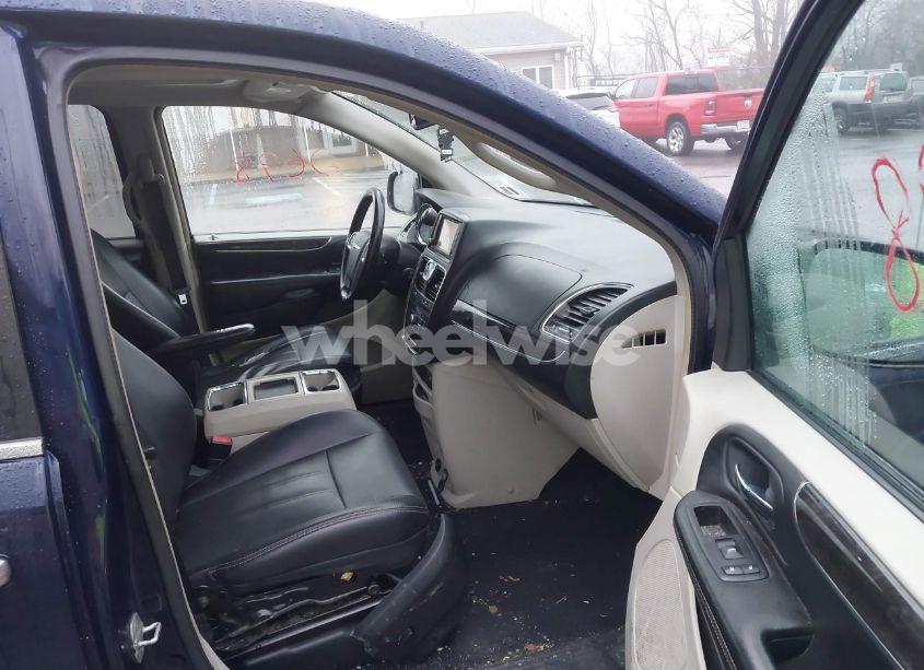 Photo 5 of 2012 Chrysler Town & COUNTRY TOURING-L (VIN 2C4RC1CG4CR413160)