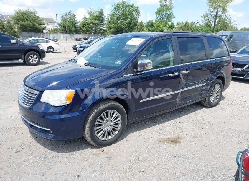 Photo 2 of 2013 Chrysler Town & COUNTRY TOURING-L (VIN 2C4RC1CG4DR531534)