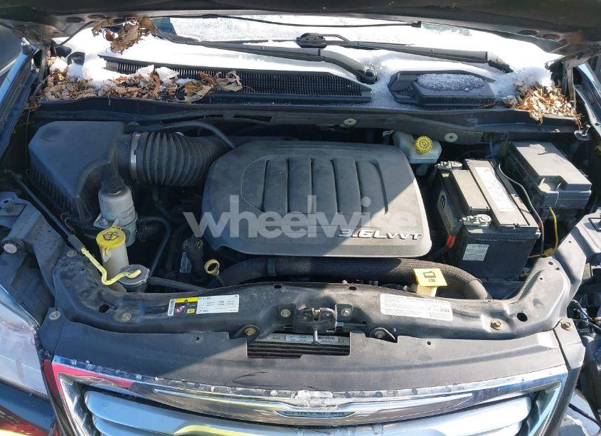 Photo 10 of 2013 Chrysler Town & COUNTRY TOURING-L (VIN 2C4RC1CG4DR595833)