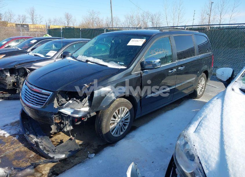 Photo 2 of 2013 Chrysler Town & COUNTRY TOURING-L (VIN 2C4RC1CG4DR595833)