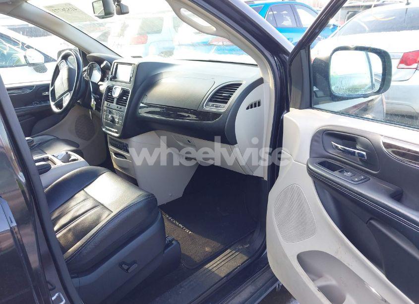 Photo 5 of 2013 Chrysler Town & COUNTRY TOURING-L (VIN 2C4RC1CG4DR595833)