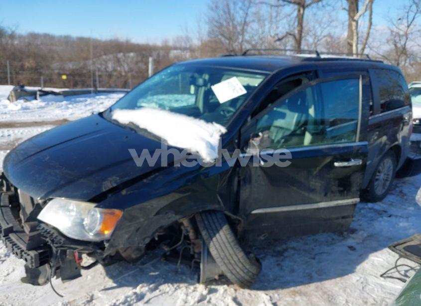 Photo 2 of 2013 Chrysler Town & COUNTRY TOURING-L (VIN 2C4RC1CG4DR745794)