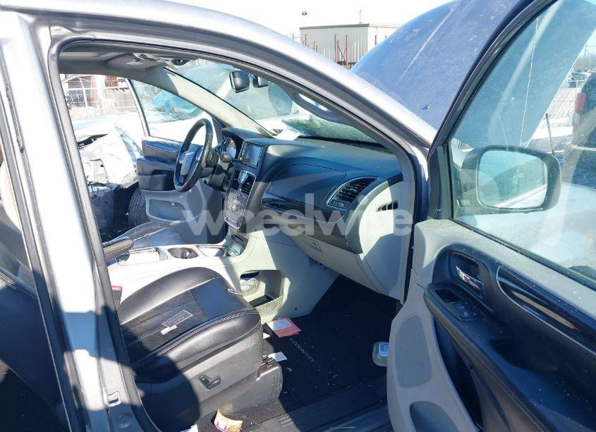 Photo 5 of 2014 Chrysler Town & COUNTRY TOURING-L (VIN 2C4RC1CG4ER146489)