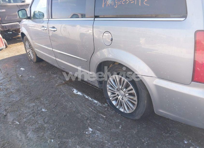 Photo 6 of 2014 Chrysler Town & COUNTRY TOURING-L (VIN 2C4RC1CG4ER146489)