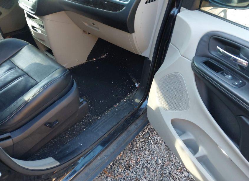 Photo 5 of 2014 Chrysler Town & COUNTRY TOURING-L (VIN 2C4RC1CG4ER164829)