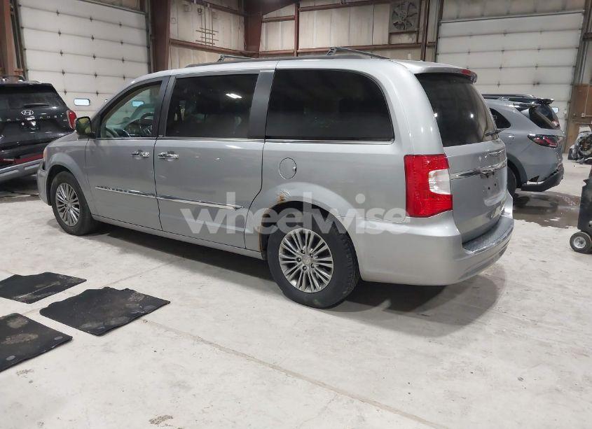 Photo 3 of 2014 Chrysler Town & COUNTRY TOURING-L (VIN 2C4RC1CG4ER237696)