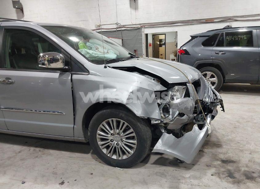 Photo 6 of 2014 Chrysler Town & COUNTRY TOURING-L (VIN 2C4RC1CG4ER237696)