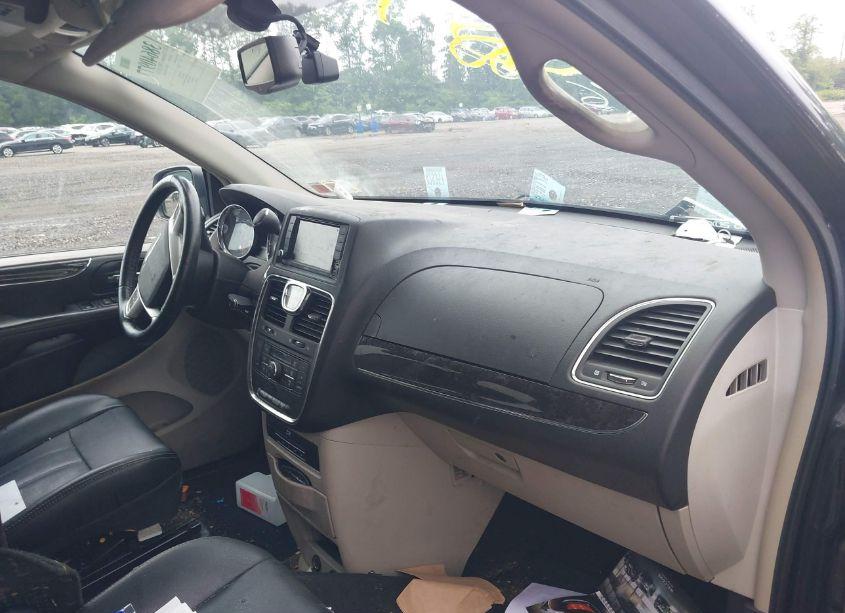 Photo 5 of 2014 Chrysler Town & COUNTRY TOURING-L (VIN 2C4RC1CG4ER249945)