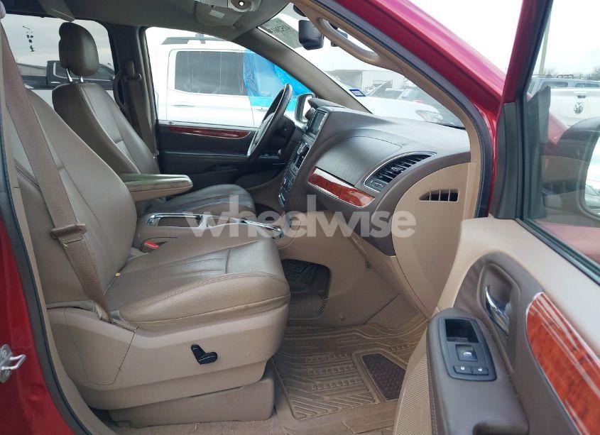 Photo 5 of 2014 Chrysler Town & COUNTRY TOURING-L (VIN 2C4RC1CG4ER311134)