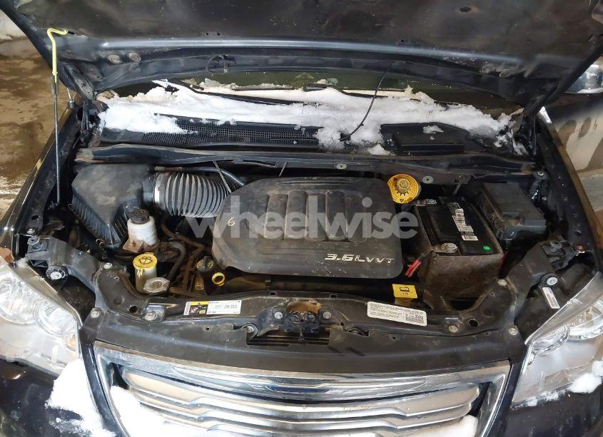 Photo 10 of 2014 Chrysler Town & COUNTRY TOURING-L (VIN 2C4RC1CG4ER330072)