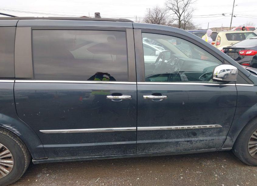 Photo 13 of 2014 Chrysler Town & COUNTRY TOURING-L (VIN 2C4RC1CG4ER372015)