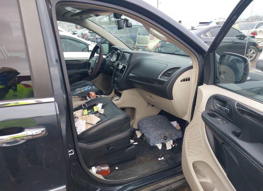 Photo 5 of 2014 Chrysler Town & COUNTRY TOURING-L (VIN 2C4RC1CG4ER372015)