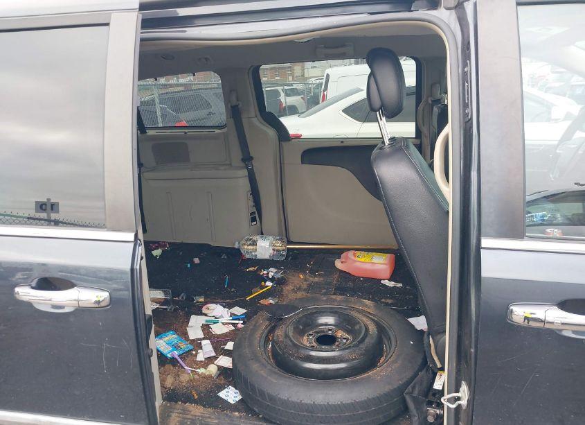 Photo 8 of 2014 Chrysler Town & COUNTRY TOURING-L (VIN 2C4RC1CG4ER372015)