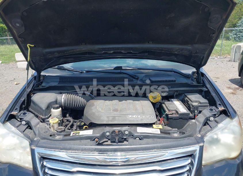 Photo 10 of 2014 Chrysler Town & COUNTRY TOURING-L (VIN 2C4RC1CG4ER377148)