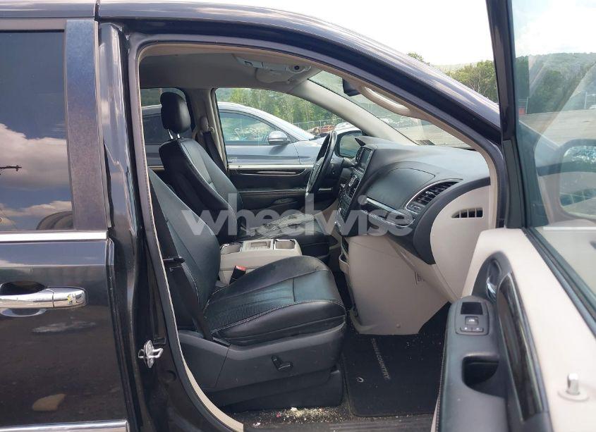 Photo 5 of 2014 Chrysler Town & COUNTRY TOURING-L (VIN 2C4RC1CG4ER377148)