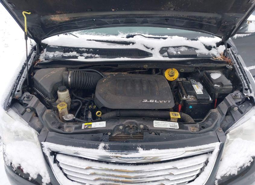 Photo 10 of 2014 Chrysler Town & COUNTRY TOURING-L (VIN 2C4RC1CG4ER408592)