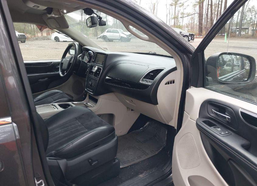 Photo 5 of 2014 Chrysler Town & COUNTRY TOURING-L 30TH ANNIVERSARY (VIN 2C4RC1CG4ER413730)