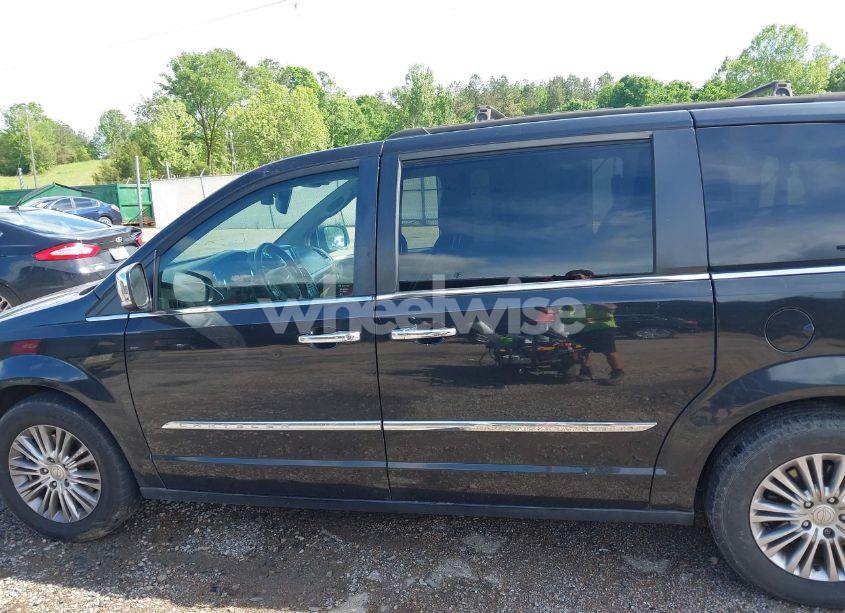 Photo 14 of 2015 Chrysler Town & COUNTRY TOURING-L (VIN 2C4RC1CG4FR509973)