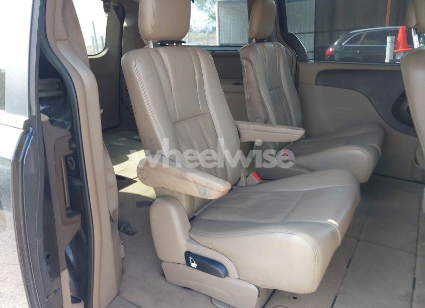 Photo 8 of 2015 Chrysler Town & COUNTRY TOURING-L (VIN 2C4RC1CG4FR509973)