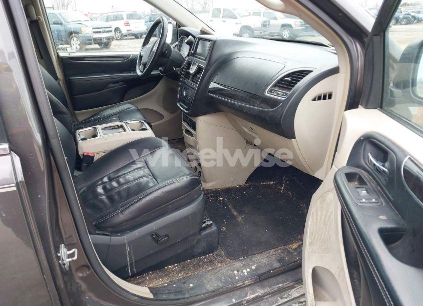 Photo 5 of 2015 Chrysler Town & COUNTRY TOURING-L (VIN 2C4RC1CG4FR525588)