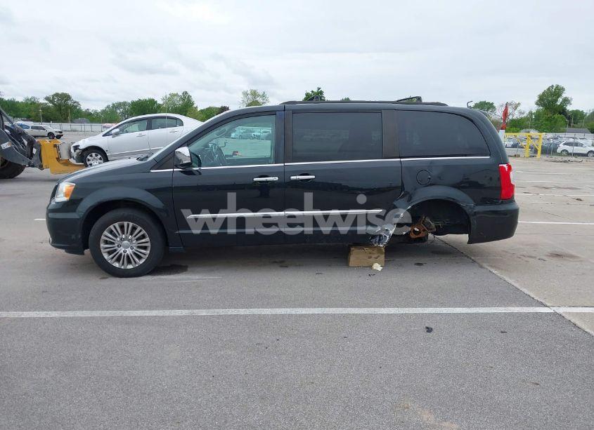 Photo 15 of 2015 Chrysler Town & COUNTRY TOURING-L (VIN 2C4RC1CG4FR675247)