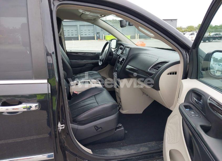 Photo 5 of 2015 Chrysler Town & COUNTRY TOURING-L (VIN 2C4RC1CG4FR675247)