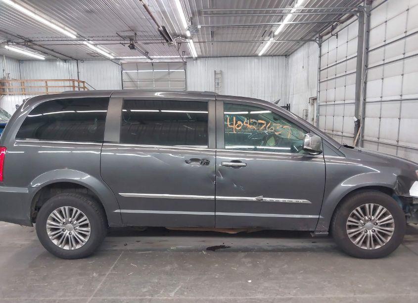 Photo 13 of 2016 Chrysler Town & COUNTRY TOURING-L ANNIVERSARY EDITION (VIN 2C4RC1CG4GR121840)