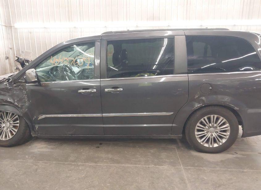 Photo 14 of 2016 Chrysler Town & COUNTRY TOURING-L ANNIVERSARY EDITION (VIN 2C4RC1CG4GR121840)